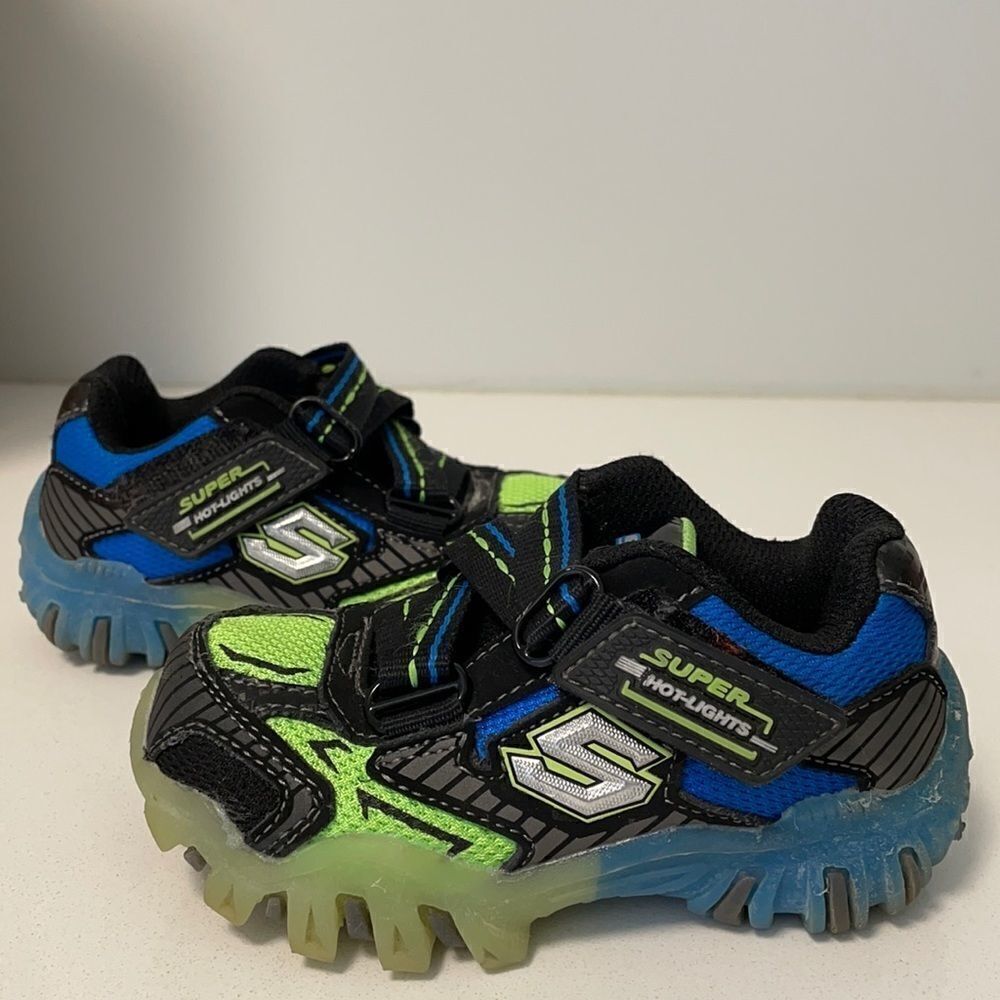 Sketchers Magic Lites 2.0 Size 6